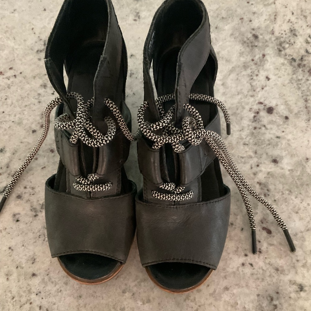Sorel Black Lace-Up Women's Sandals